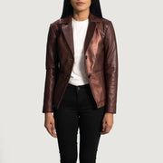 Women's Ruby Metallic Bordô Blazer de Couro de Couro para Mulher - Lateral Side Profile View Showing Sleeve Cut &amp; Athletic Taper Fit