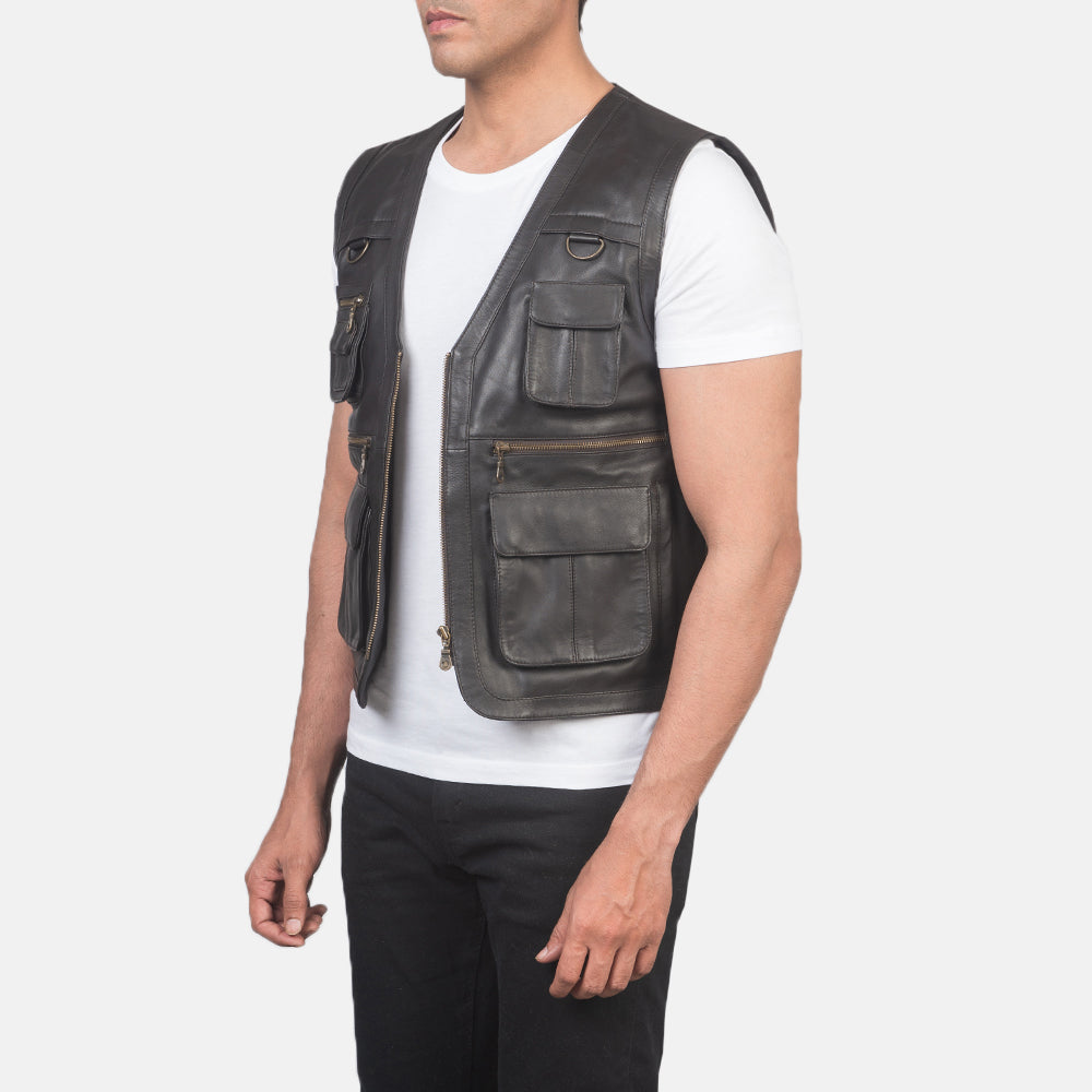 
Brown Sheepskin leather Vest - Vista traseira com ombros definidos e bainha impecável
