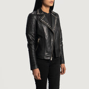 
Black Sheepskin Leather Biker Jacket - Vista traseira com ombros definidos e bainha impecável