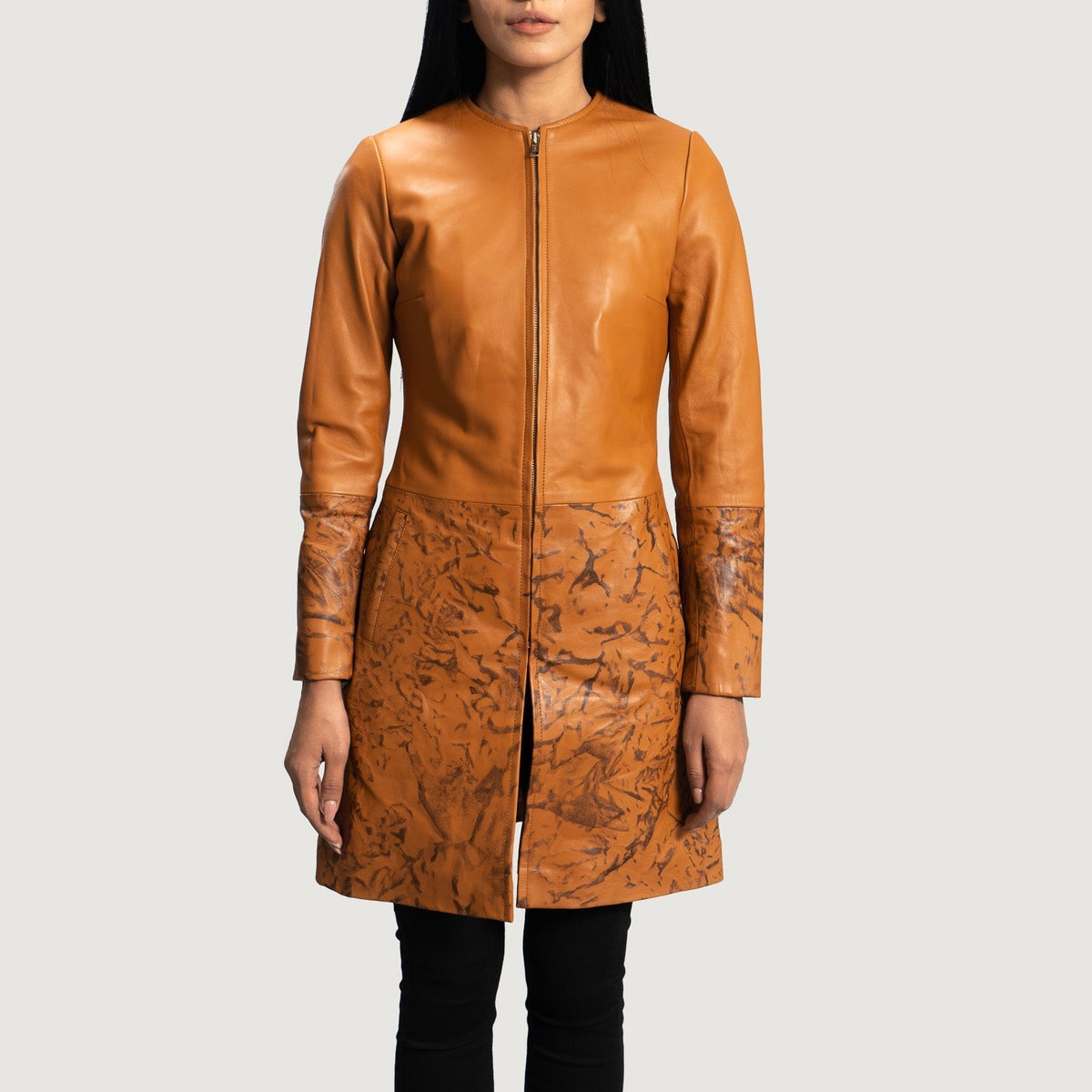 
Sandy Caramelo Dye Casaco em Couro para Mulher in Tan Brown Sheepskin Dip &Amp; Dye - Vista frontal e silhueta ajustada | Comprar online