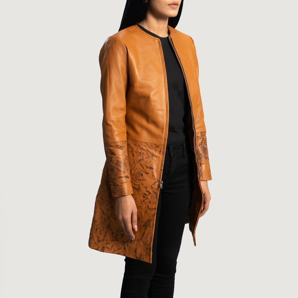
Tan Brown Sheepskin Dip &Amp; Dye Leather Coat - Vista traseira com ombros definidos e bainha impecável