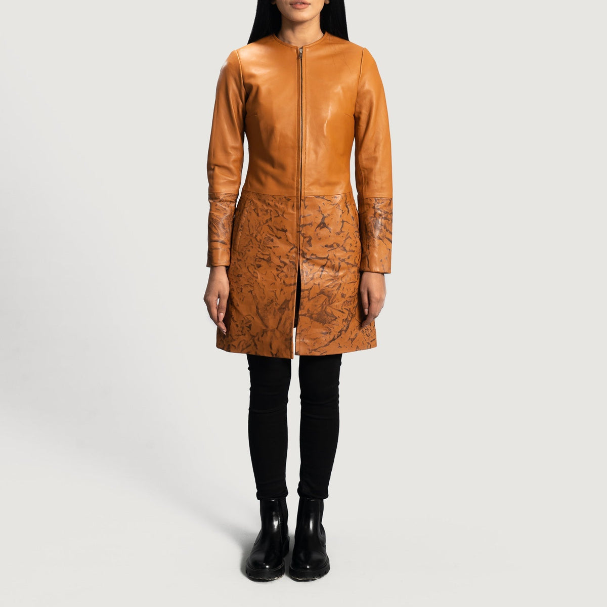 
Vista detalhada of Classic Collar & Zipper Hardware on Sandy Caramelo Dye Casaco em Couro para Mulher
