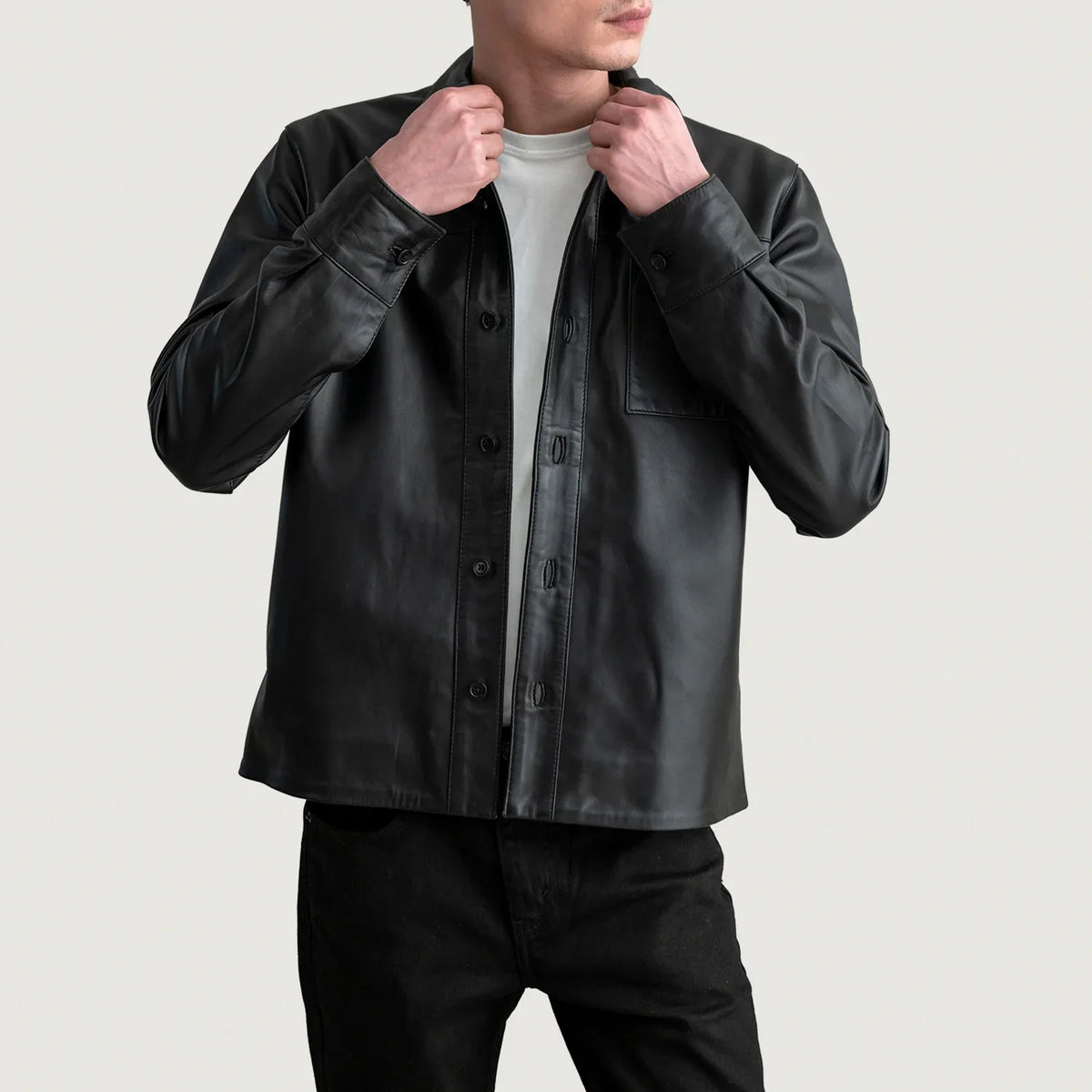 Scout Preto Leather Shirt para Homem in Black Sheepskin Leather - Front Profile View &amp; Tailored Silhouette | Buy Online