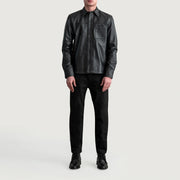 Close-Up Detail of Shirt &amp; Buttons Hardware on Scout Preto Leather Shirt para Homem