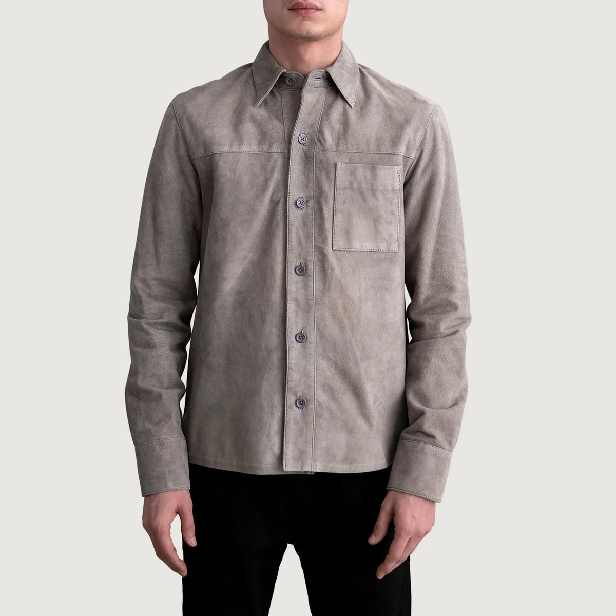 
Scout Grey Suede Leather Shirt para Homem para Homem - Vista lateral mostrando o corte ergonómico de mangas