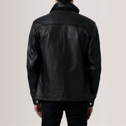 Close-Up Detail of Shirt &amp; Zipper Hardware on Sean Preto Leather Classic Blusão de Couro para Homem For Men