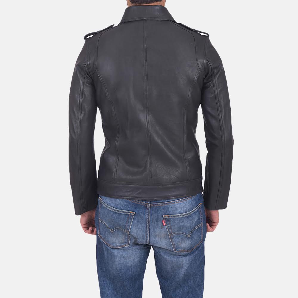 Sergeant Preto Blusão de Couro para Homem - Lateral Side Profile View Showing Sleeve Cut &amp; Athletic Taper Fit