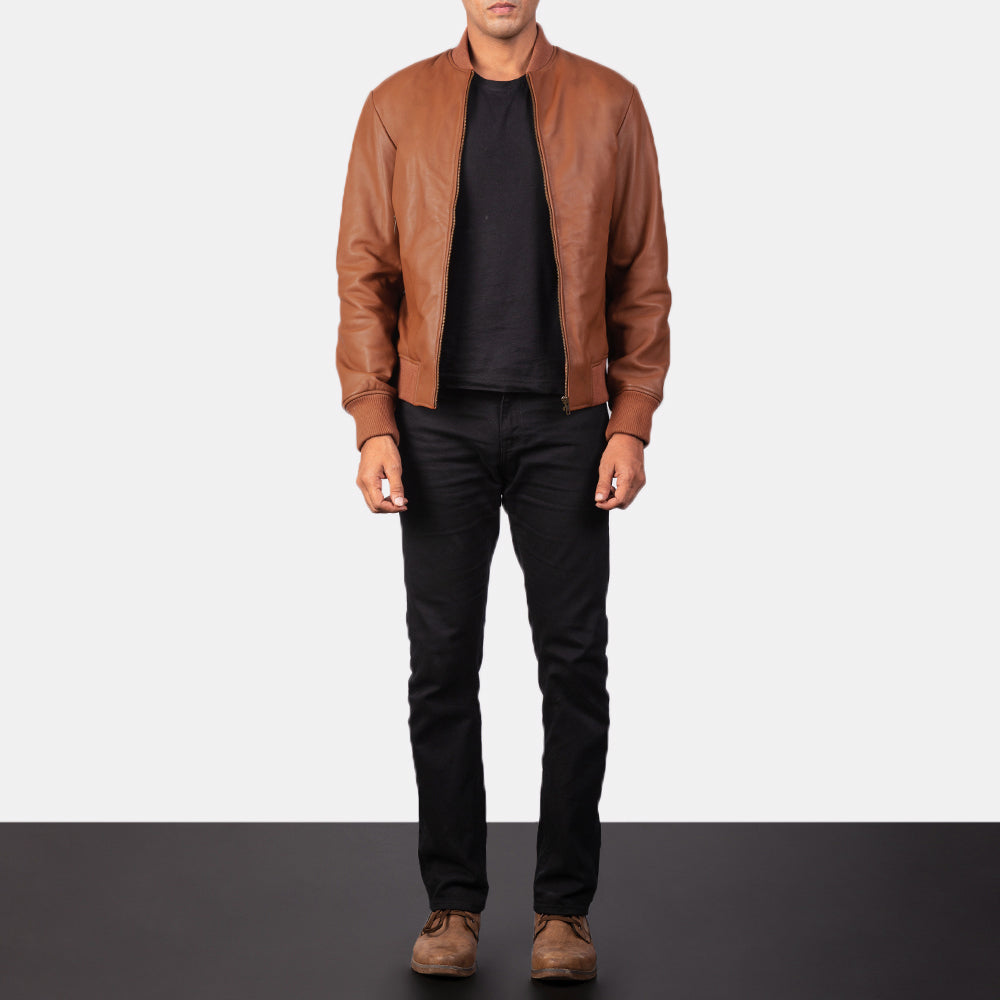 Men's Shane Castanho Blusão Bomber de Couro para Homem - Lateral Side Profile View Showing Sleeve Cut &amp; Athletic Taper Fit