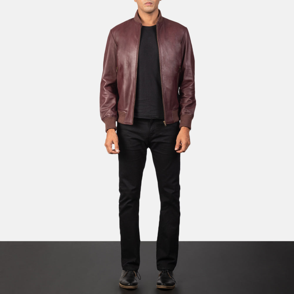 Men's Shane Bordô Blusão Bomber de Couro para Homem - Lateral Side Profile View Showing Sleeve Cut &amp; Athletic Taper Fit