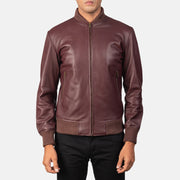 Close-Up Detail of Varsity &amp; Zipper Hardware on Men's Shane Bordô Blusão Bomber de Couro para Homem
