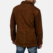 Close-Up Detail of High neck &amp; Zipper with Button Flap Hardware on Men's Sheriff Castanho Blusão de Camurça para Homem