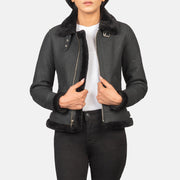 
Sherilyn B-3 Distressed Black Leather Bomber Jacket in Distressed Black Sheepskin Snuffed - Vista frontal e silhueta ajustada | Comprar online
