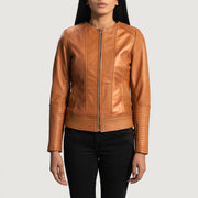 Close-Up Detail of Classic Collar &amp; Zipper Hardware on Women's Sleeky Clean Castanho Claro Blusão Biker de Couro para Mulher