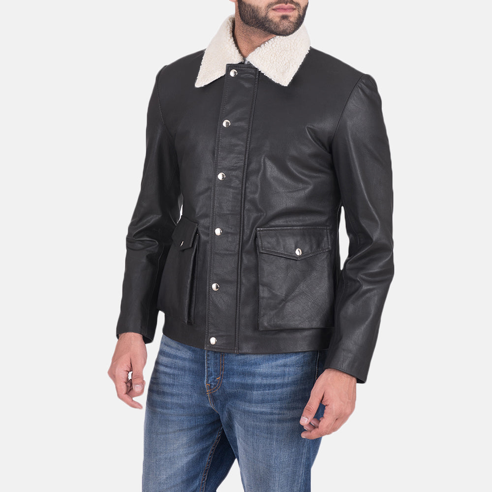 
Snow Cole Preto Jaqueta de Couro para Homem in Black Goatskin Leather - Vista frontal e silhueta ajustada | Comprar online