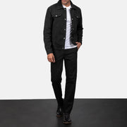 
Stallon Black Suede Jacket - Vista lateral mostrando o corte ergonómico de mangas