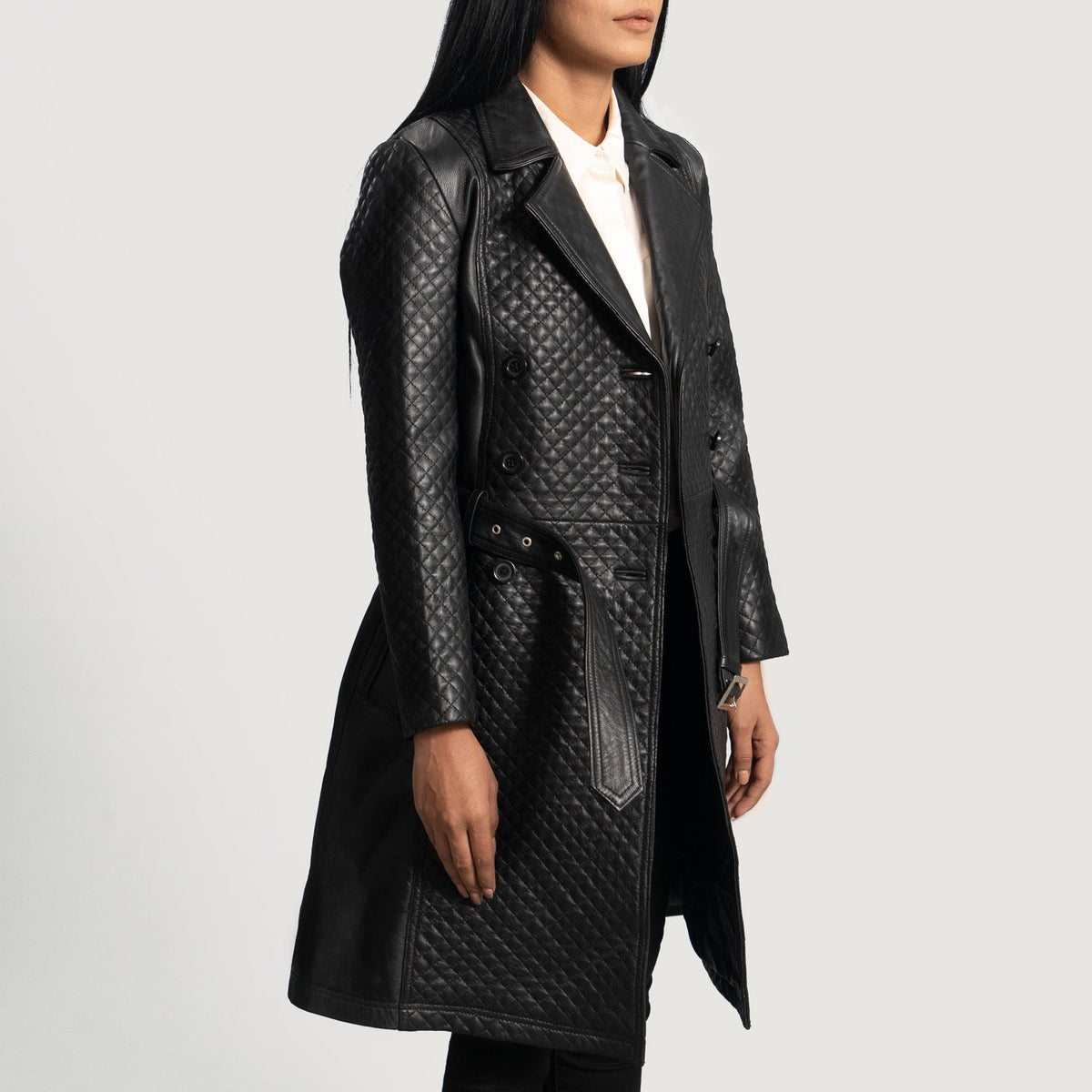 
Black Sheepskin Leather Trench Coat - Vista traseira com ombros definidos e bainha impecável