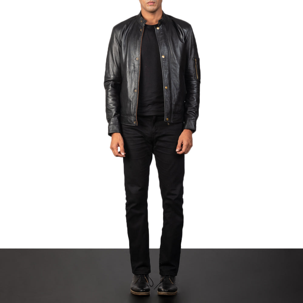 Close-Up Detail of Band with snap button &amp; Zipper Hardware on Men's Tea House Preto Blusão Biker de Couro para Homem