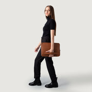 
The Baxter Leather Laptop Sleeve para Mulher para Mulher – alternate product view 9