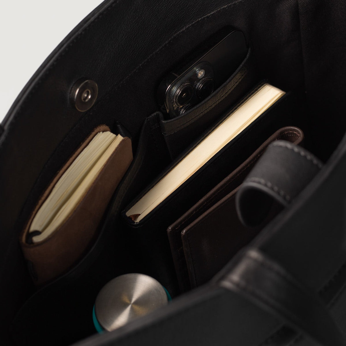 
The Poet Bolsa tote em couro – alternate product view 8