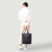 
The Poet Bolsa tote em couro – alternate product view 9
