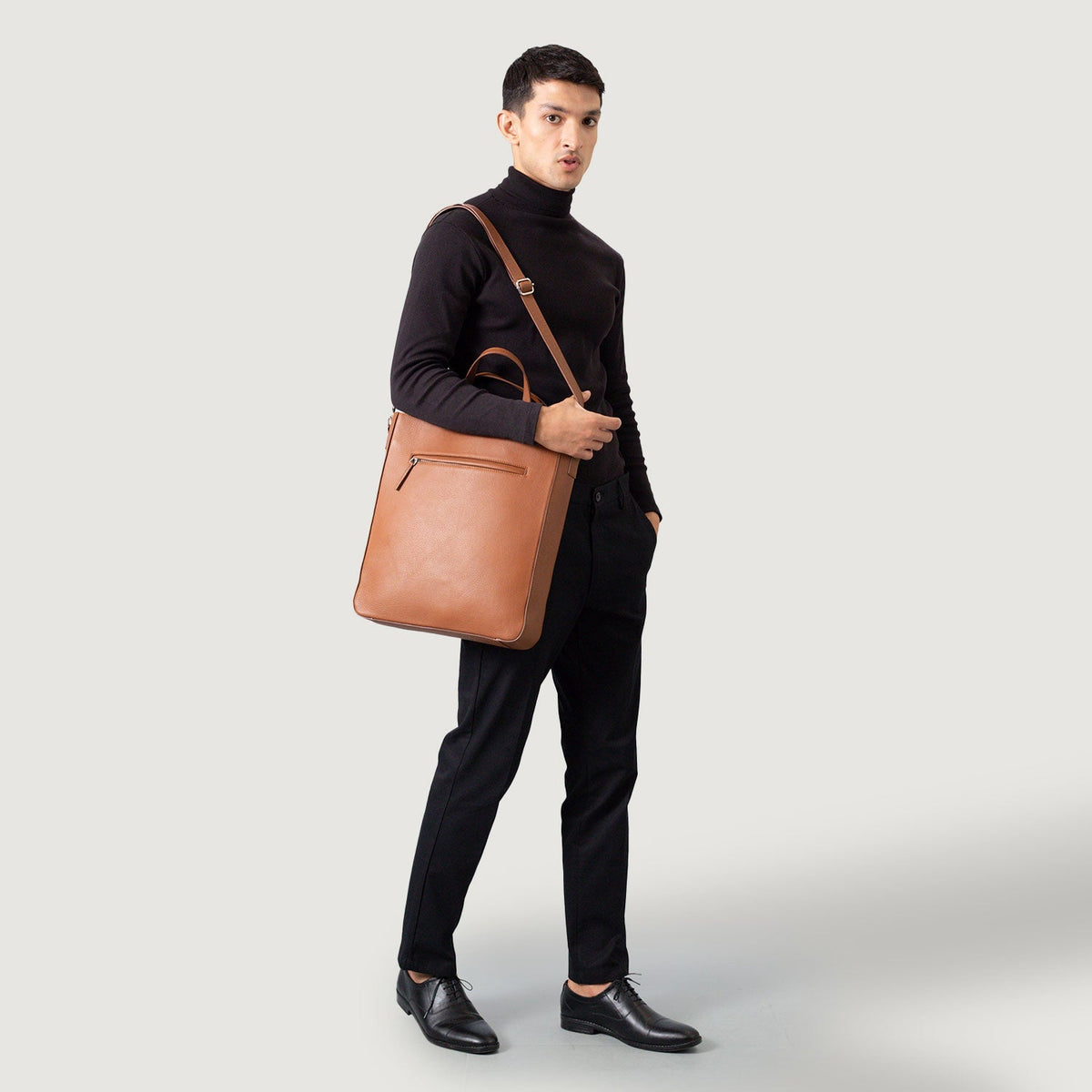
The Poet Bolsa tote em couro – alternate product view 9