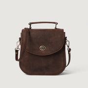 
The Sandra Vintage Distressed Brown Leather Saddle Bag For Women in Distressed Brown Full-Grain Leather - Full Exterior Vista frontal e silhueta ajustada | Comprar online