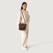 
Distressed Brown Full-Grain leather Bag - Perspetiva traseira com alças de couro reforçadas
