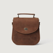 
The Sandra Vintage Caramelo Leather Saddle Bag For Women - Perfil lateral estruturado com fole espaçoso