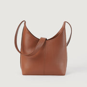 
The Stefani Brown Leather Hobo Bag For Women in Brown Full-Grain Leather - Vista frontal e silhueta ajustada | Comprar online