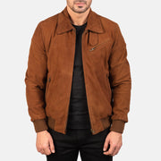 Men's Tomchi Castanho Claro Suede Blusão de Couro para Homem in Brown Goatskin Suede - Front Profile View &amp; Tailored Silhouette | Buy Online