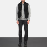 Men's Tony Preto Suede Vest para Homem - Lateral Side Profile View Showing Sleeve Cut &amp; Athletic Taper Fit