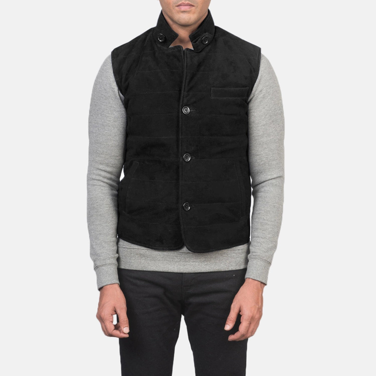 Close-Up Detail of Notch with removable throat latch &amp; Button Hardware on Men's Tony Preto Suede Vest para Homem