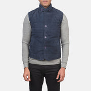 Close-Up Detail of Notch with removable throat latch &amp; Button Hardware on Men's Tony Azul Suede Vest para Homem