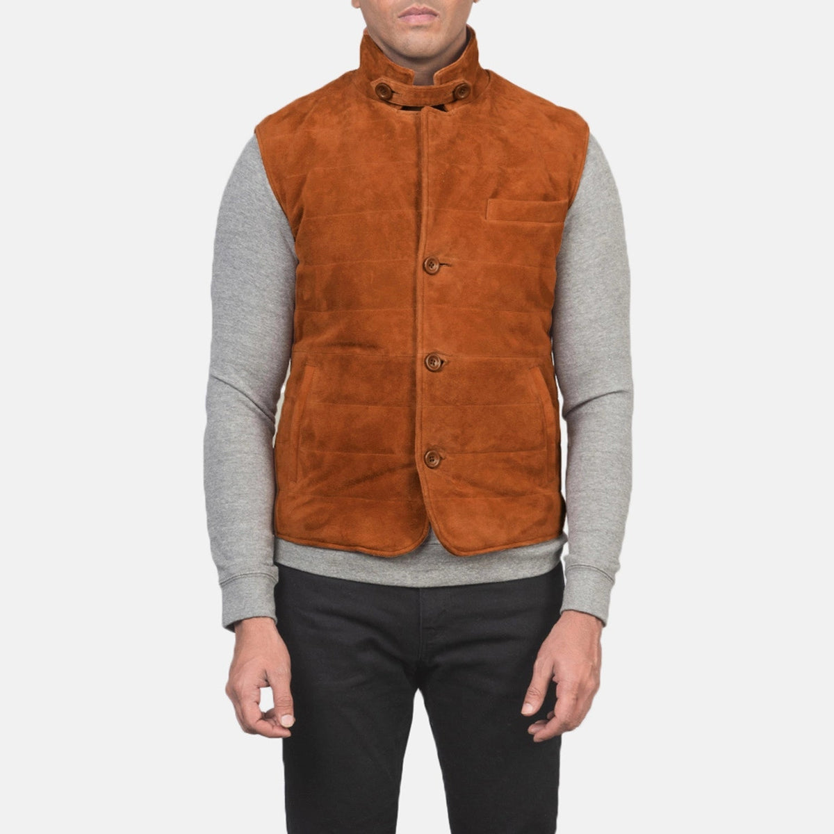 Close-Up Detail of Notch with removable throat latch &amp; Button Hardware on Men's Tony Castanho Suede Vest para Homem