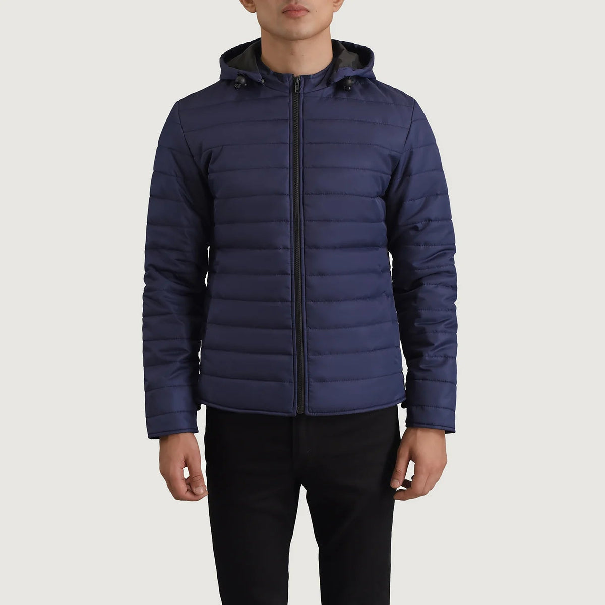 Close-Up Detail of Classic Collar &amp; Zipper Hardware on Tyler Azul Hooded Puffer Blusão de Couro para Homem