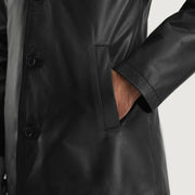 
Urban Slate Preto Casaco em Couro para Homem - Vista lateral mostrando o corte ergonómico de mangas