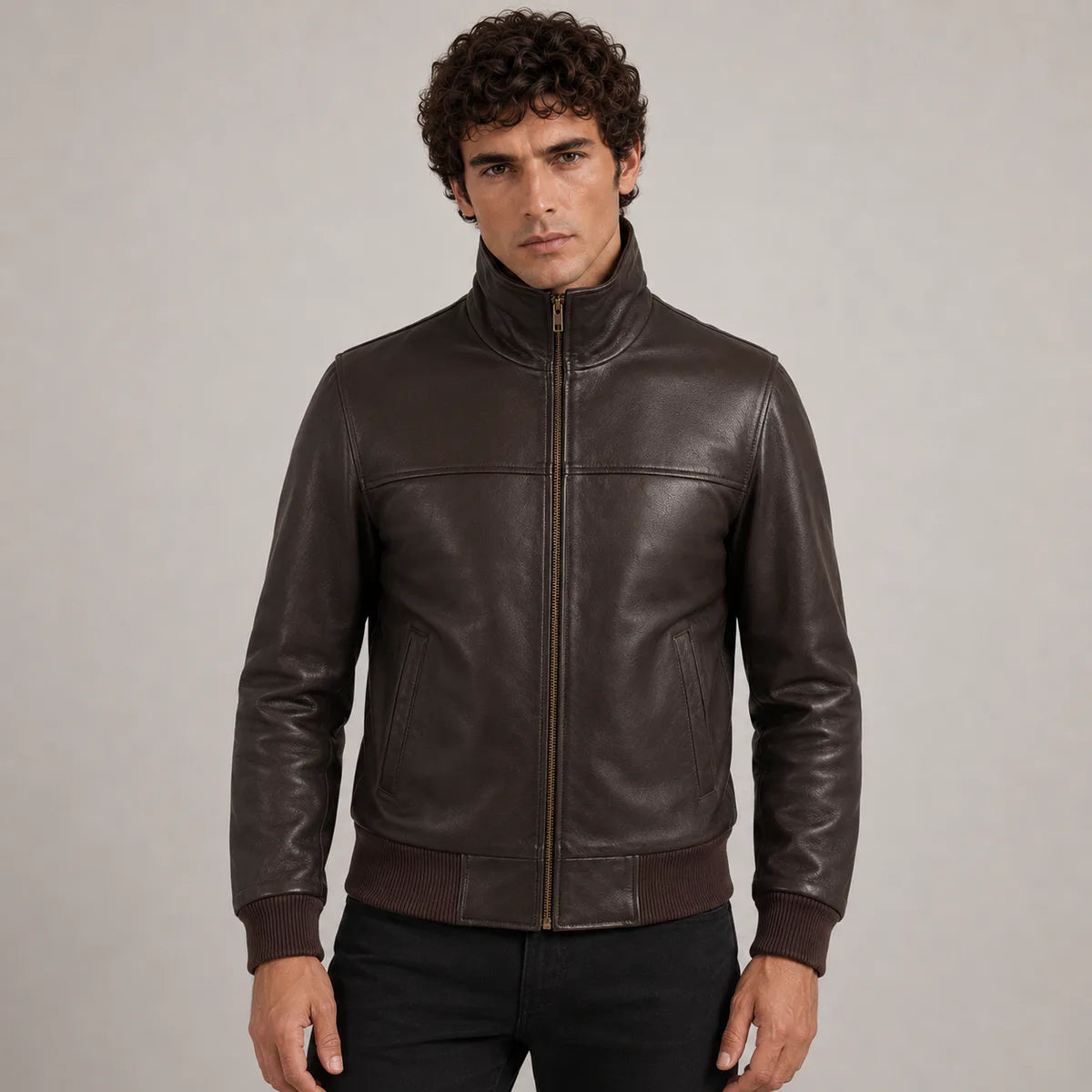 Dark Brown Sheepskin Leather Bomber Jacket in Dark Brown Authentic Sheepskin &Amp; Shearling - Vista frontal e silhueta ajustada | Comprar online