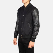 
Black Sheepskin Leather Varsity Jacket - Vista traseira com ombros definidos e bainha impecável