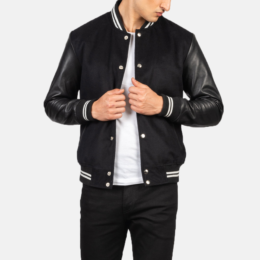 Men's Vaxton Preto Striped Hybrid Varsity Blusão de Couro para Homem in Black Sheepskin Leather - Front Profile View &amp; Tailored Silhouette | Buy Online