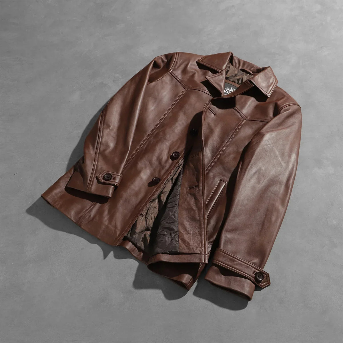 
Open Hem & Hem Craftsmanship Construction Detail on Vincent Alley Castanho Jaqueta de Couro para Homem