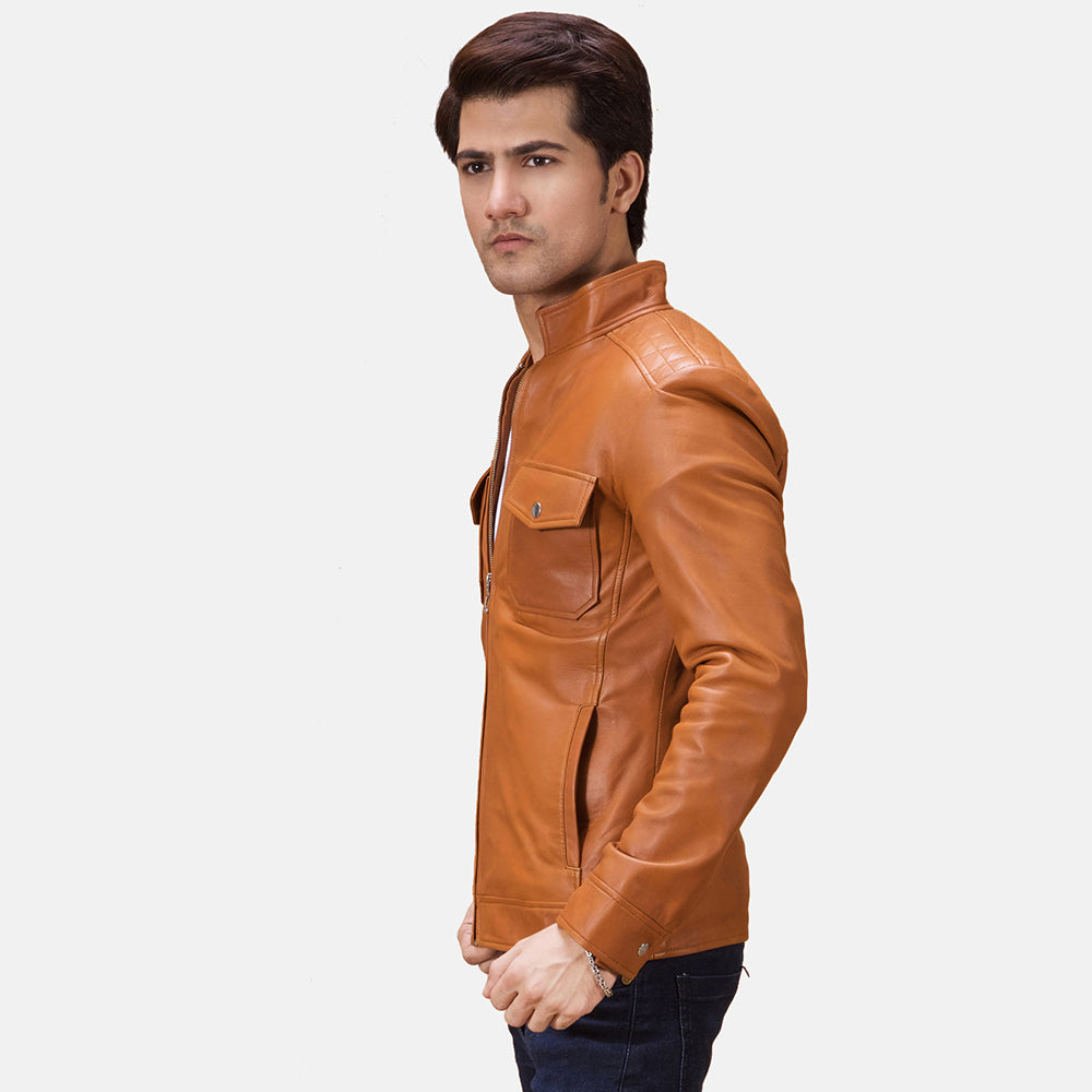 
Tan Brown Sheepskin Leather Biker Jacket - Vista traseira com ombros definidos e bainha impecável