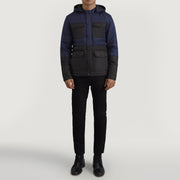 
Wayne Preto & Azul Hooded Puffer Jaqueta de Couro para Homem - Vista lateral mostrando o corte ergonómico de mangas