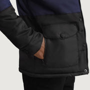 
Vista interior Showing Quilted Viscose Lining & Dois bolsos interiores funcionais