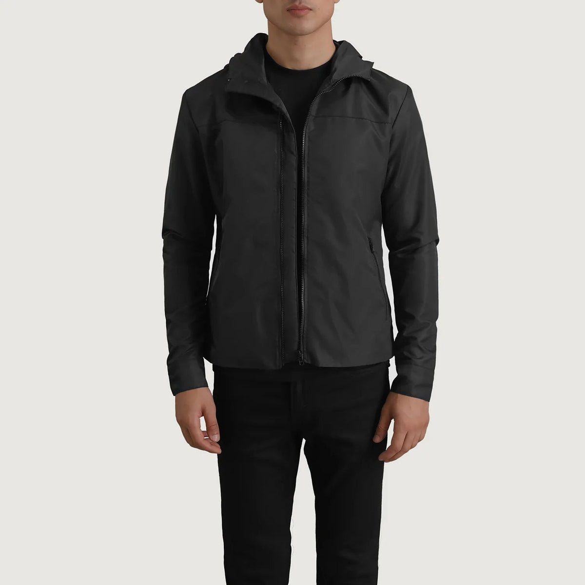 
Wesley Preto Hooded Windbreaker Jaqueta de Couro para Homem em couro bovino preto legítimo - Vista frontal e silhueta ajustada | Comprar online