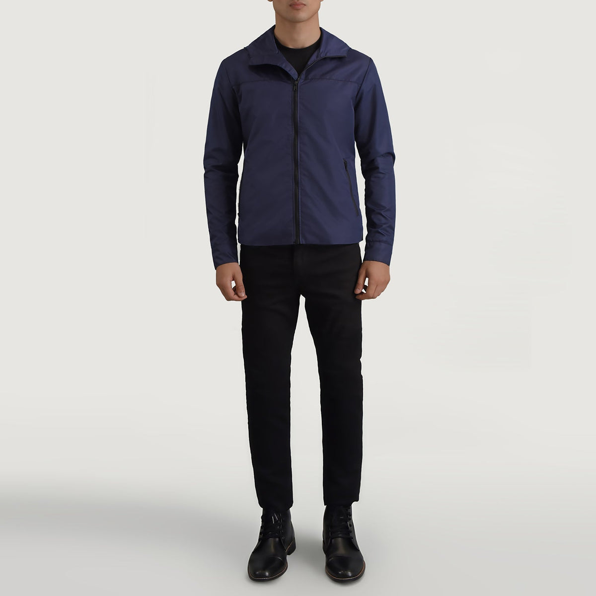 
Wesley Azul Hooded Windbreaker Jaqueta de Couro para Homem - Vista lateral mostrando o corte ergonómico de mangas