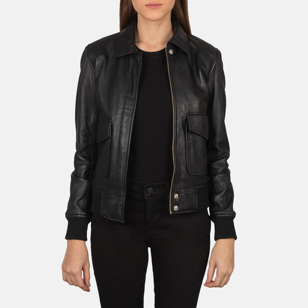 
Westa A-2 Black Leather Bomber Jacket in Black Sheepskin Leather - Vista frontal e silhueta ajustada | Comprar online