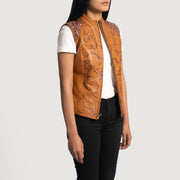 
Tan Brown Sheepskin Dip &Amp; Dye Leather Vest - Vista traseira com ombros definidos e bainha impecável