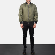 Men's Zack Verde Blusão Bomber de Couro para Homem - Lateral Side Profile View Showing Sleeve Cut &amp; Athletic Taper Fit