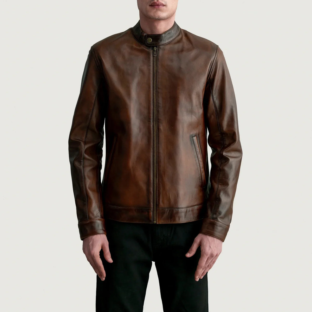 Zen Distressed Castanho Blusão Biker de Couro para Homem - Lateral Side Profile View Showing Sleeve Cut &amp; Athletic Taper Fit